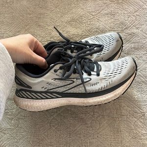 brooks glycerin gts 19 women’s road-running shoes in gray/ombré/white